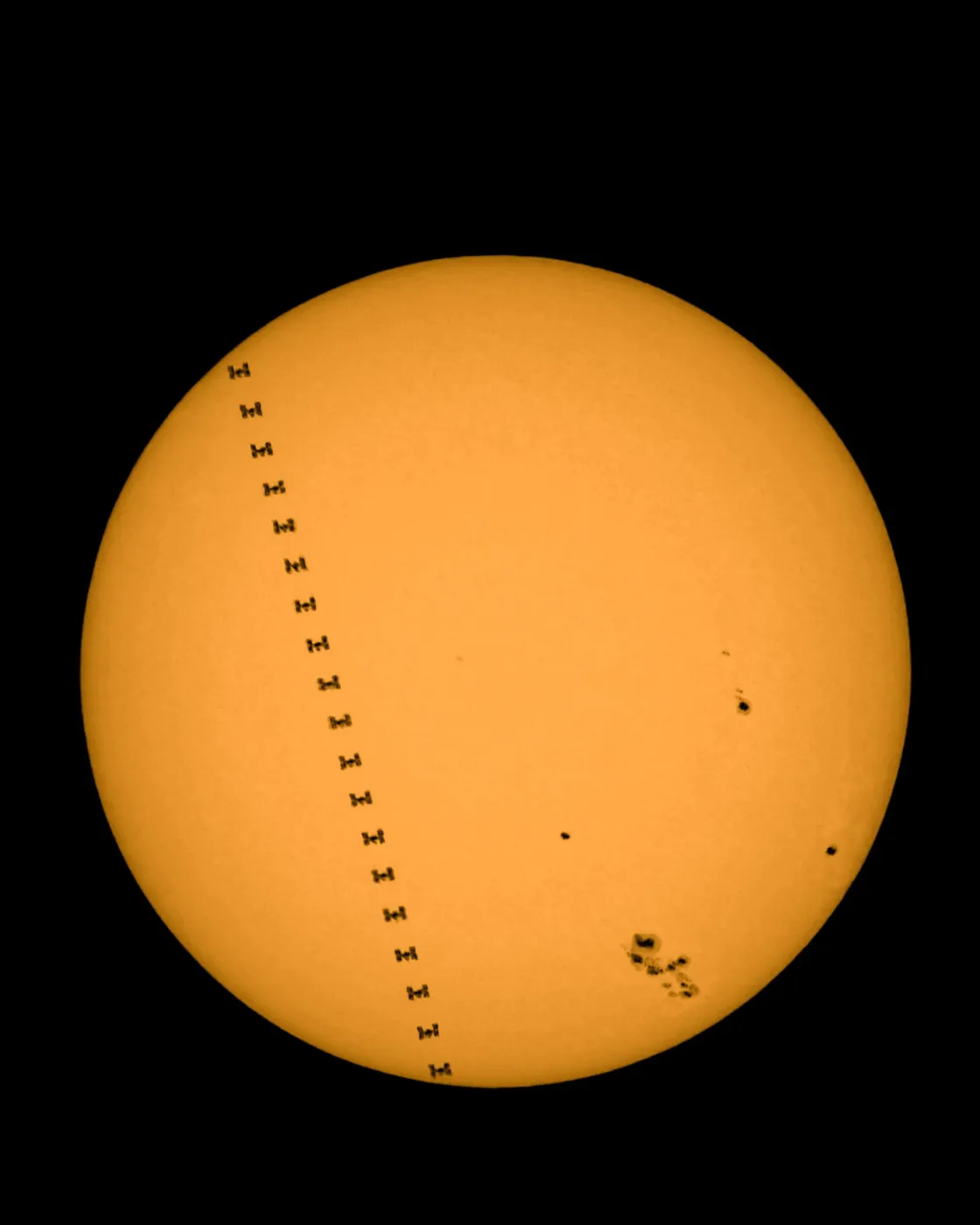 Tránsito de la ISS frente al Sol